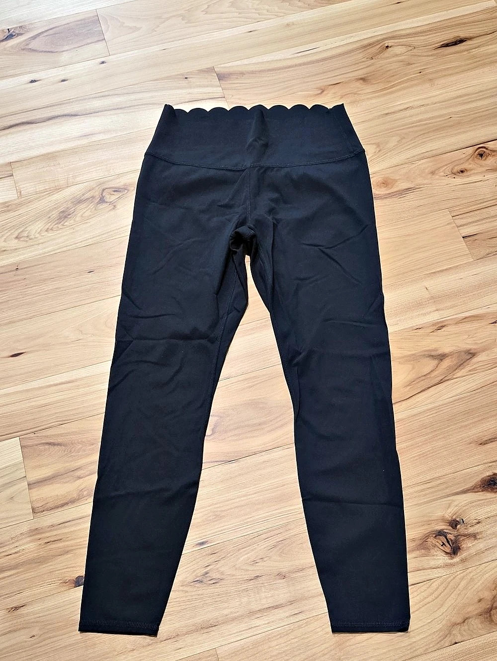 Joy Lab Scalloped Waist Leggings in Black Size Medium